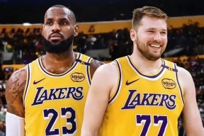 哈登在湖人比赛中持续失利，刷新纪录引发热议！赢得满堂喝彩