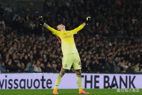 LD-关于国际比赛日费耶诺德备战英超；更衣室发声细节曝光；质疑声仍在；控场能力受关注的信息-LD